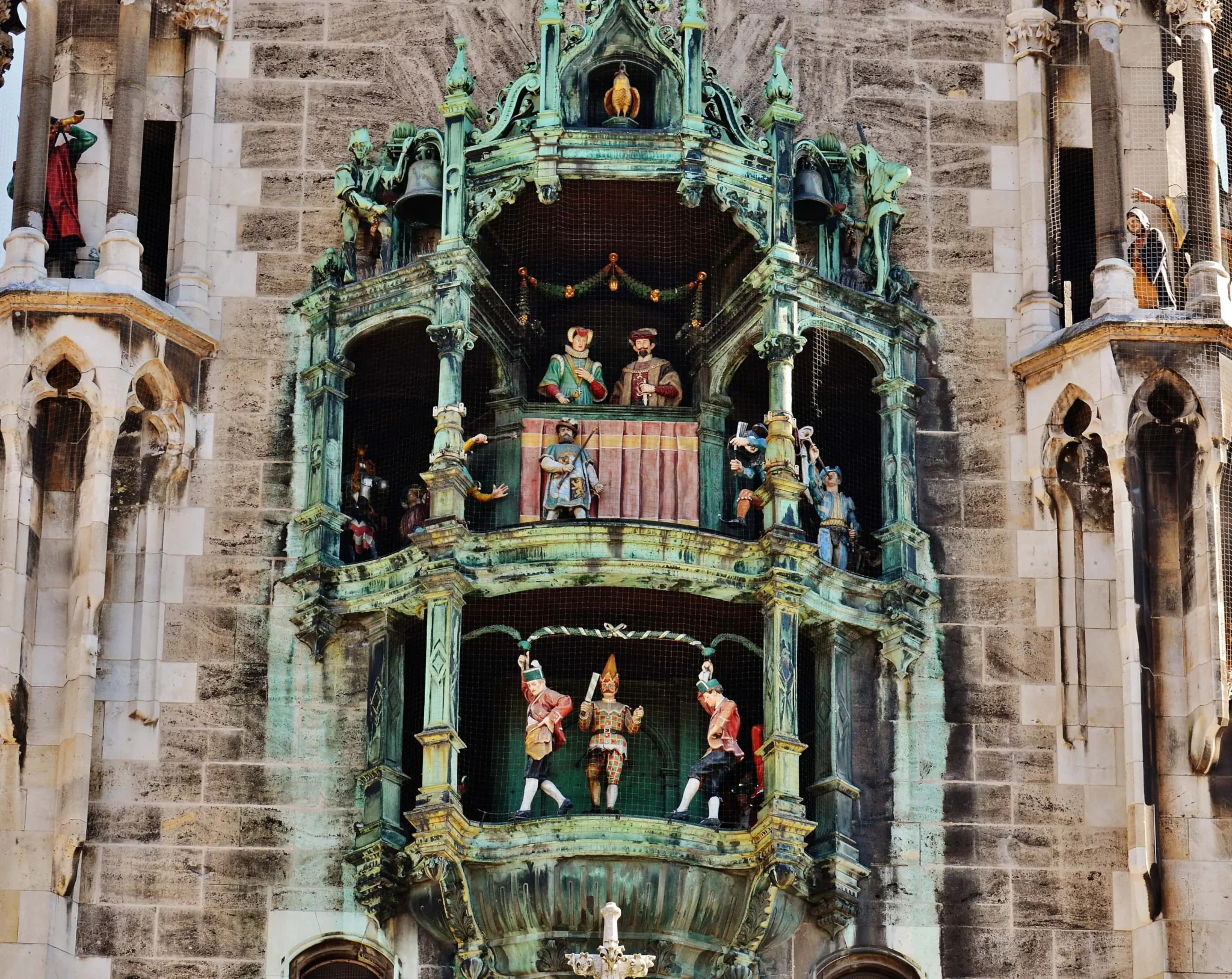 Detailaufnahme vom Glockenspiel in München